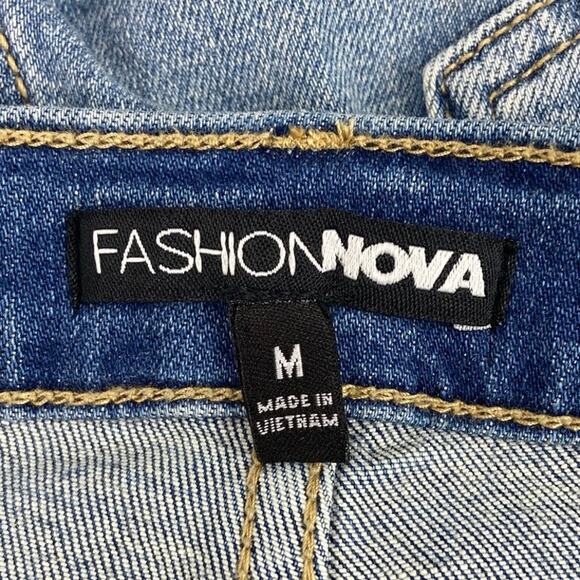 Fashion Nova Blue Denim Mid Rise Distressed Frayed Raw Hem Jean Walk Shorts Sz M - Picture 3 of 4
